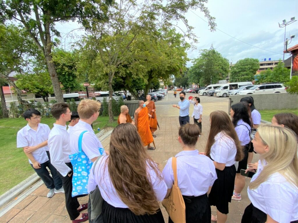 WUIC Organizes “Cultural City Tour for Exchange and Chinese Students” in Nakhon Si Thammarat CBD