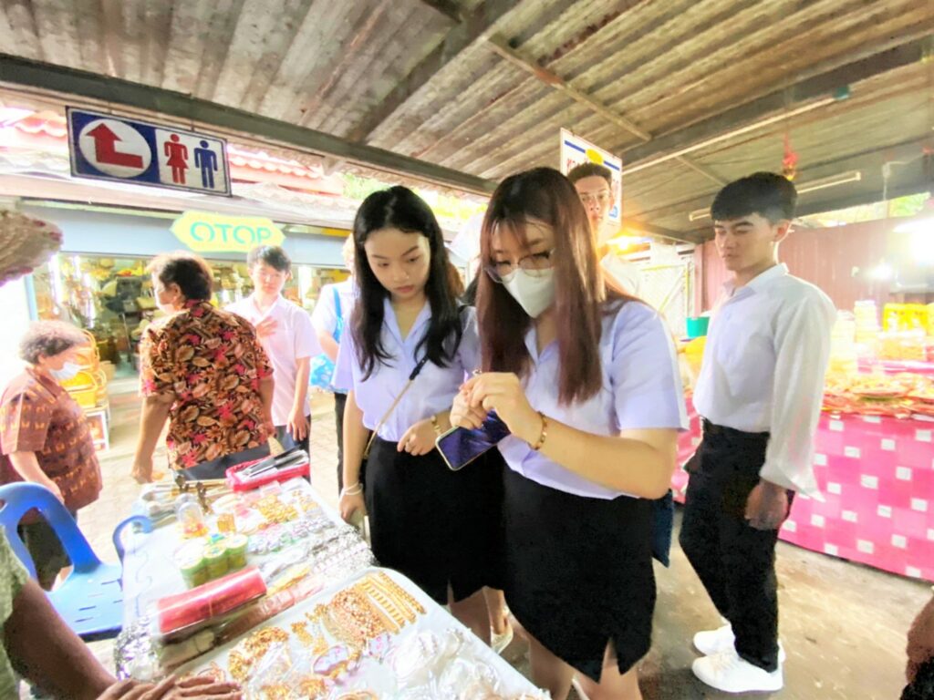WUIC Organizes “Cultural City Tour for Exchange and Chinese Students” in Nakhon Si Thammarat CBD