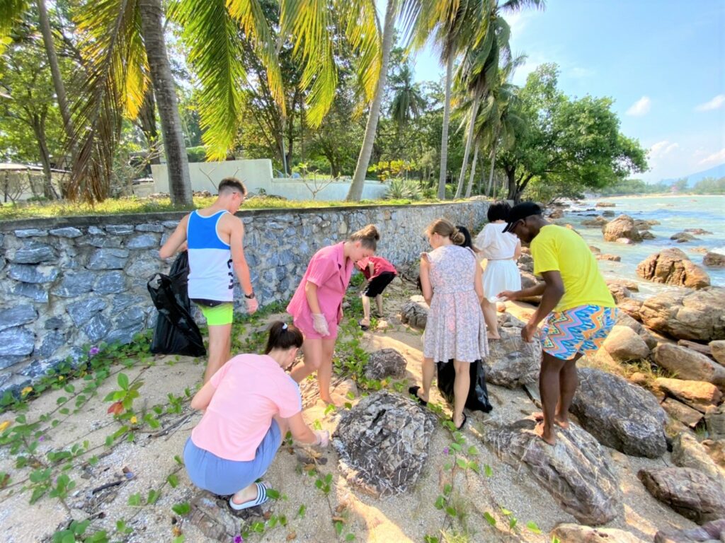 WUIC Does Community Service at Sichon Beach