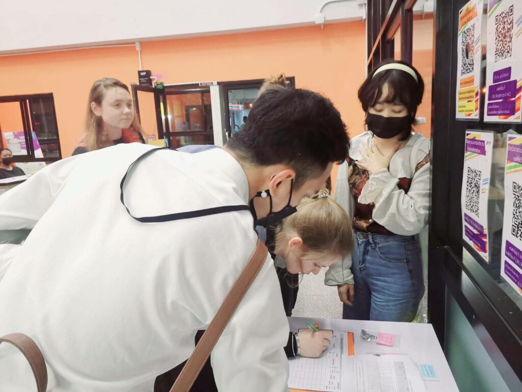 Dr. Wasin Welcomes Exchange Students from North-West Institute of Management of the Russian Presidential Academy and Public Administration (NWIM RANEPA) at Nakhon Si Thammarat Airport.