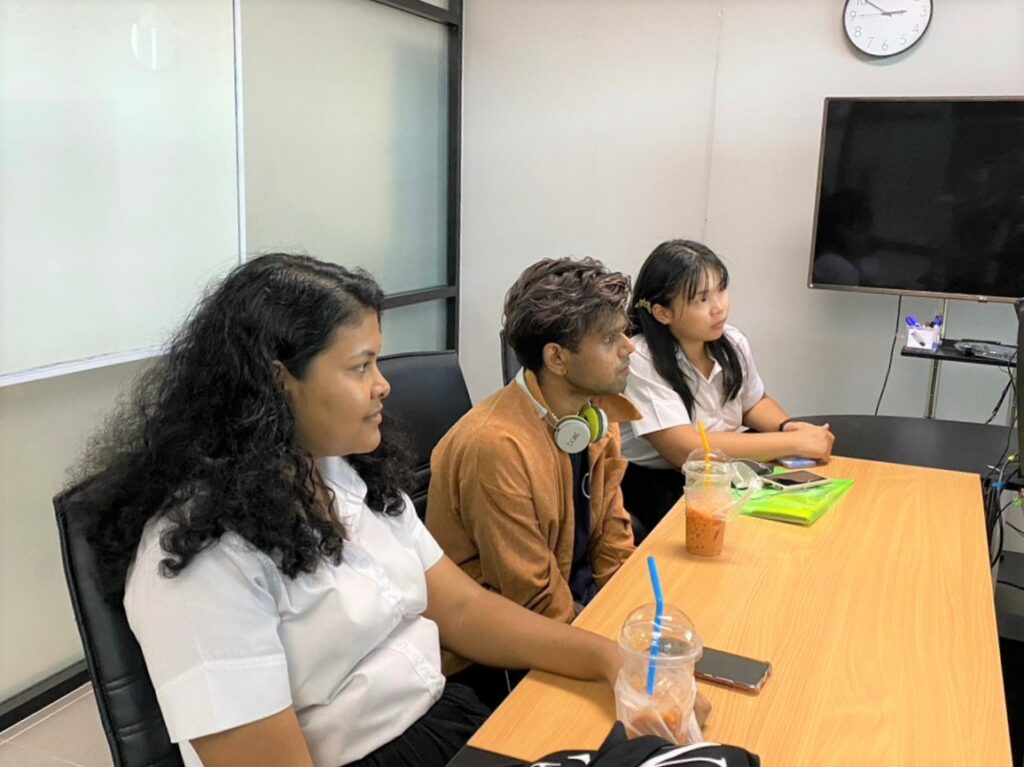 Associate Dean and Advisor of Walailak University International College meet a new students in semester 2/2022