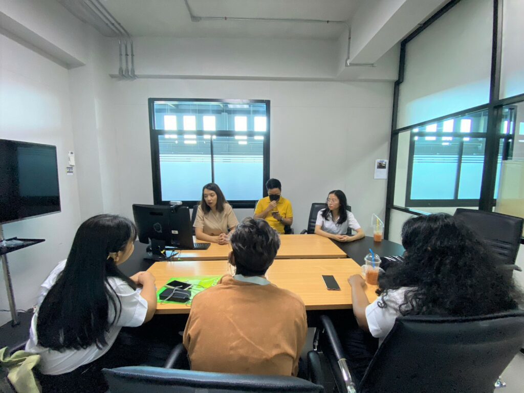 Associate Dean and Advisor of Walailak University International College meet a new students in semester 2/2022