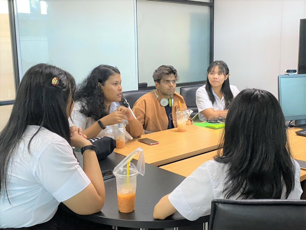 Associate Dean and Advisor of Walailak University International College meet a new students in semester 2/2022