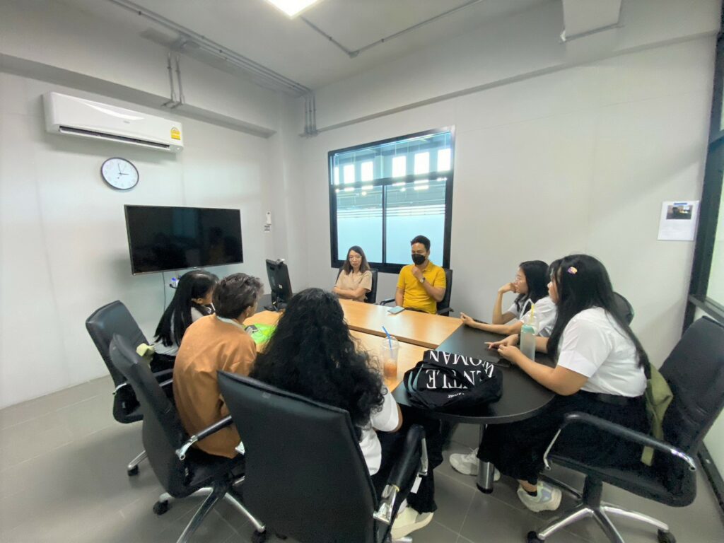 Associate Dean and Advisor of Walailak University International College meet a new students in semester 2/2022