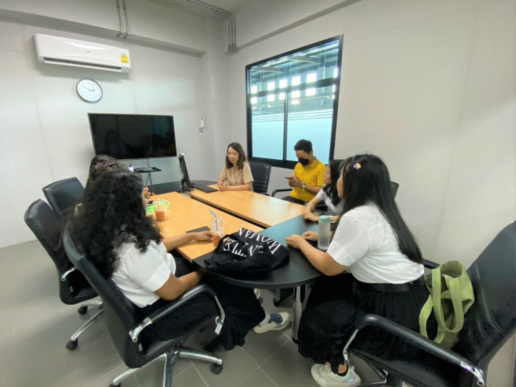Associate Dean and Advisor of Walailak University International College meet a new students in semester 2/2022