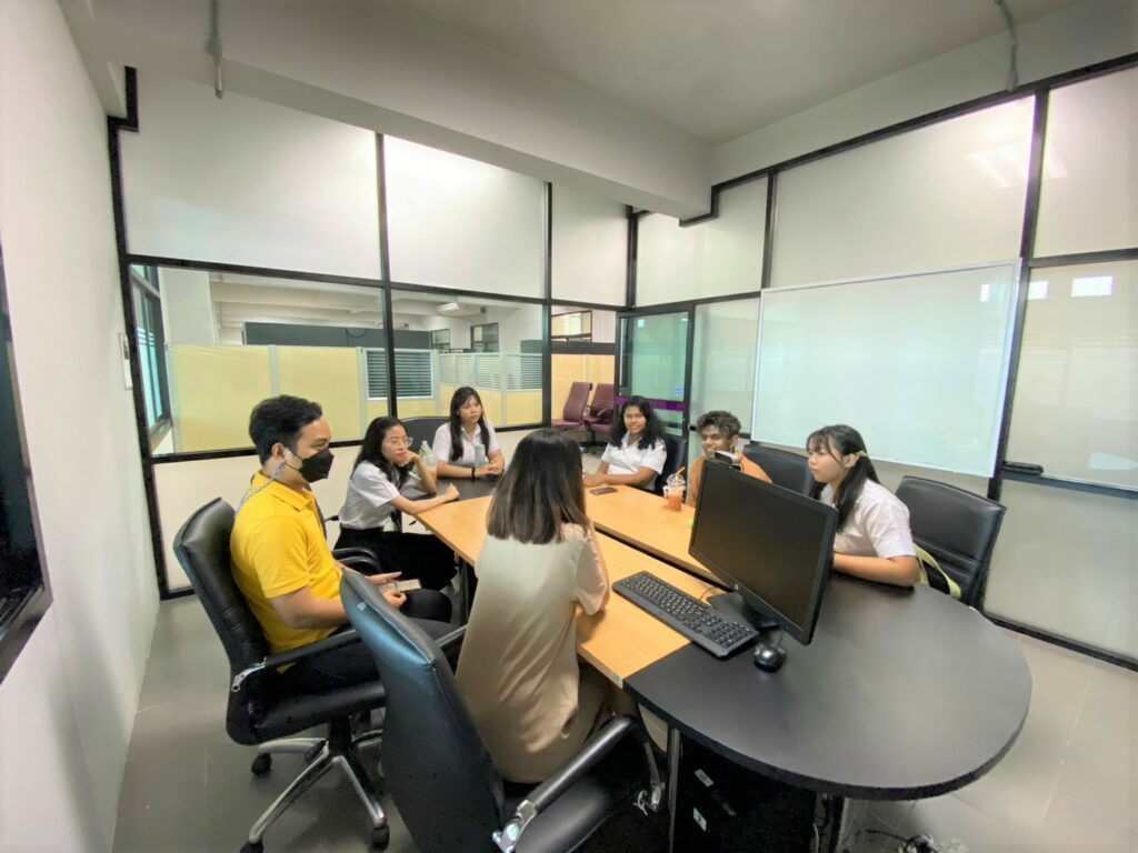 Associate Dean and Advisor of Walailak University International College meet a new students in semester 2/2022