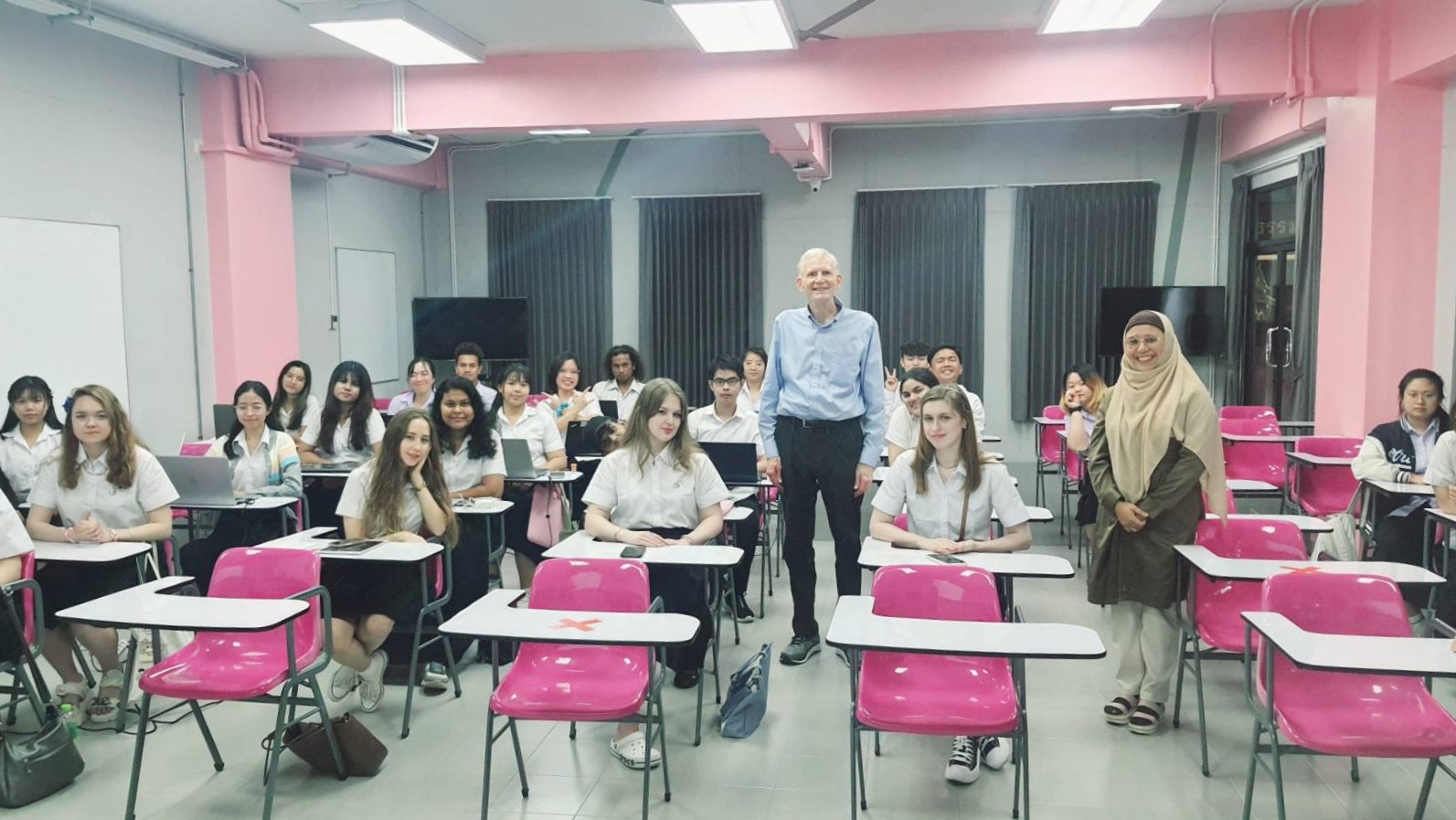 Special Lecture on "How populist pressures in the US influences both the discourse and substance of US economic policies" by Dr. Karl G. Trautman