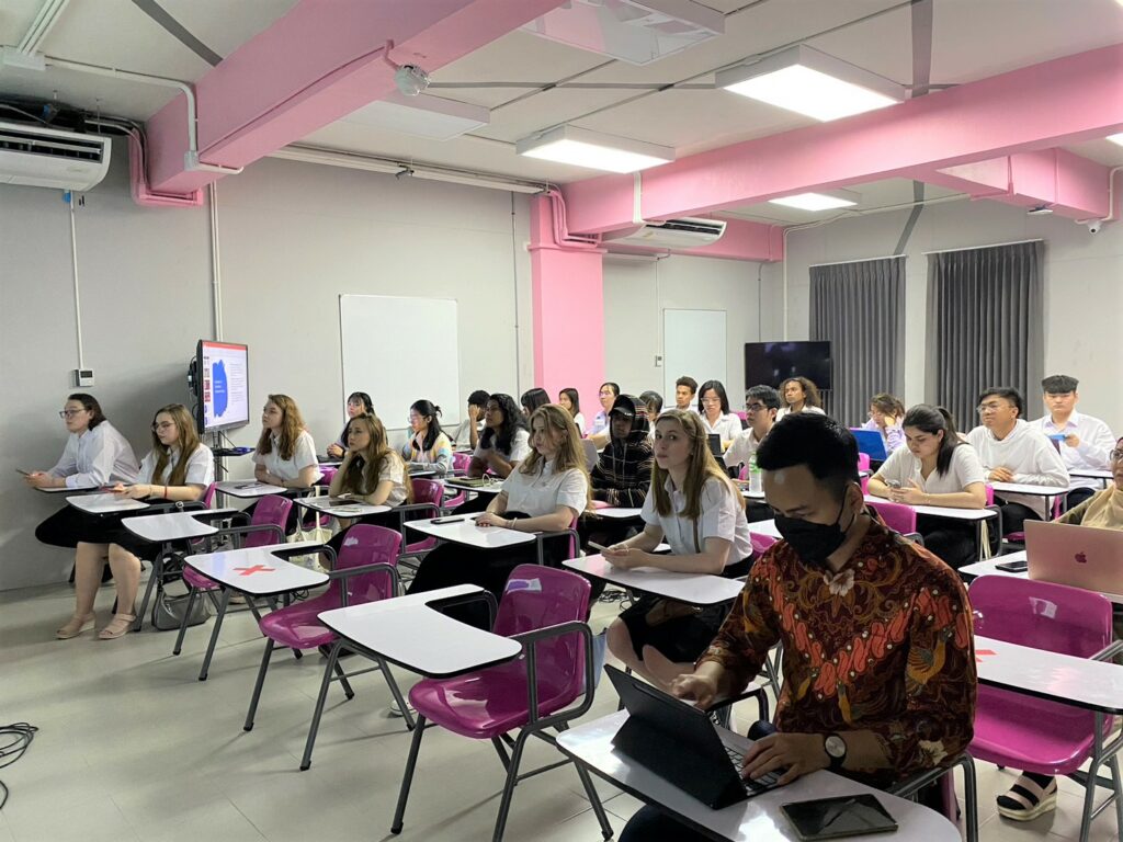 Special Lecture on "How populist pressures in the US influences both the discourse and substance of US economic policies" by Dr. Karl G. Trautman