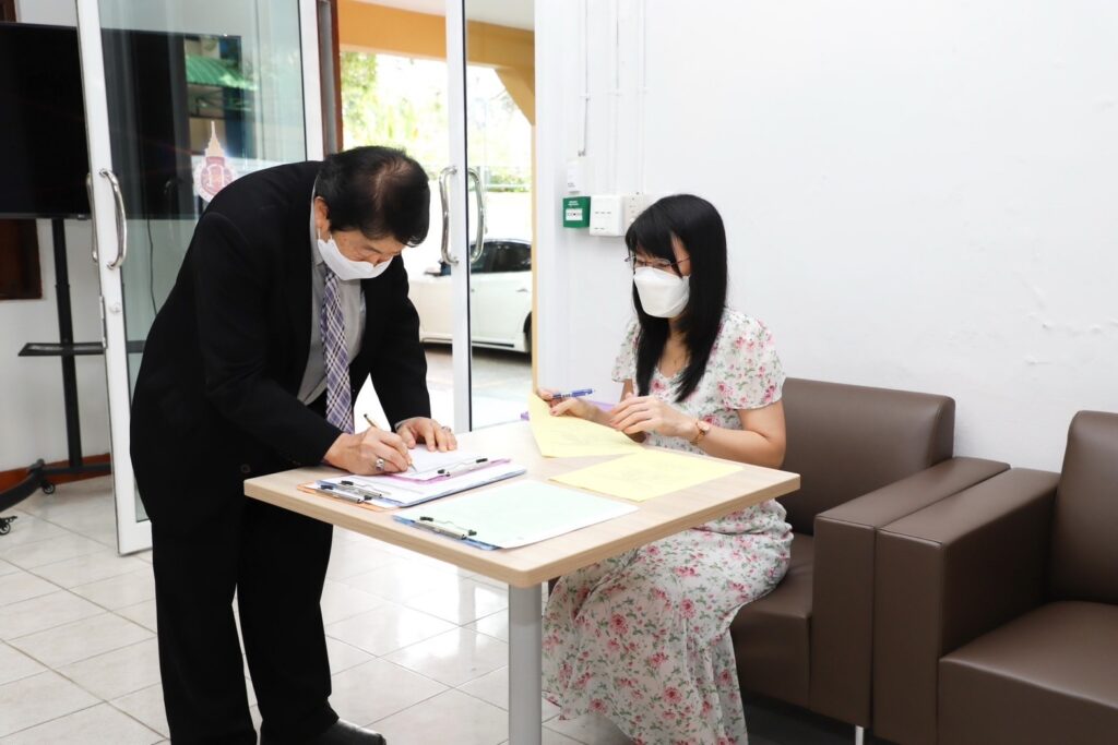 The dean of the International College exercised the right to vote in the election of members of the University Council's selection committee