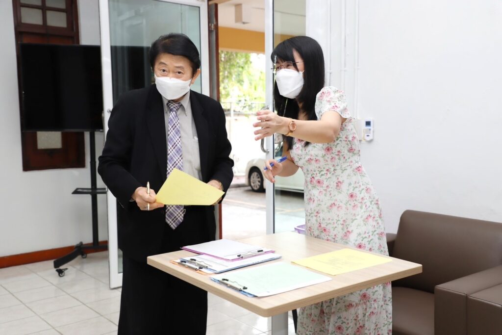 The dean of the International College exercised the right to vote in the election of members of the University Council's selection committee