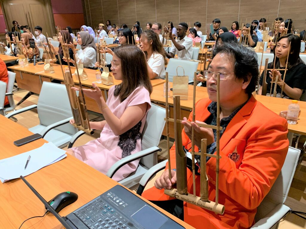 Walailak University hosted an Indonesia festival, which saw the honorable presence of Ambassador of the Republic of Indonesia to Thailand, H.E. Mr. Rachmat Budiman.