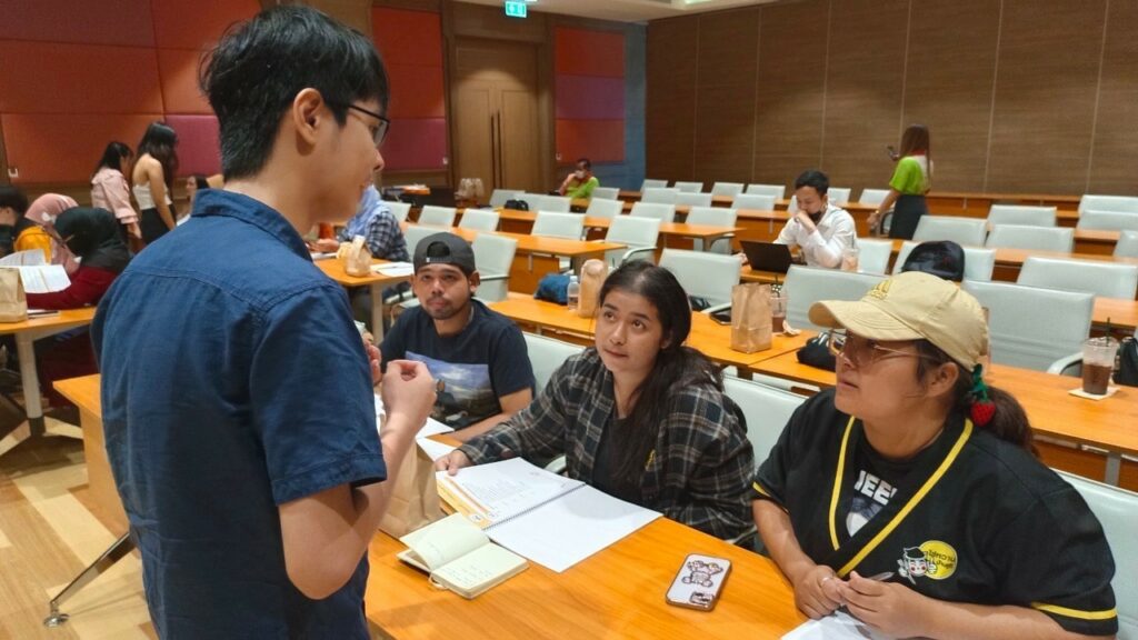 WUIC and CAS Organise Tha Sala Global Neighbour’s English for Restaurant Professionals Workshop for Restaurants in front of Walailak University