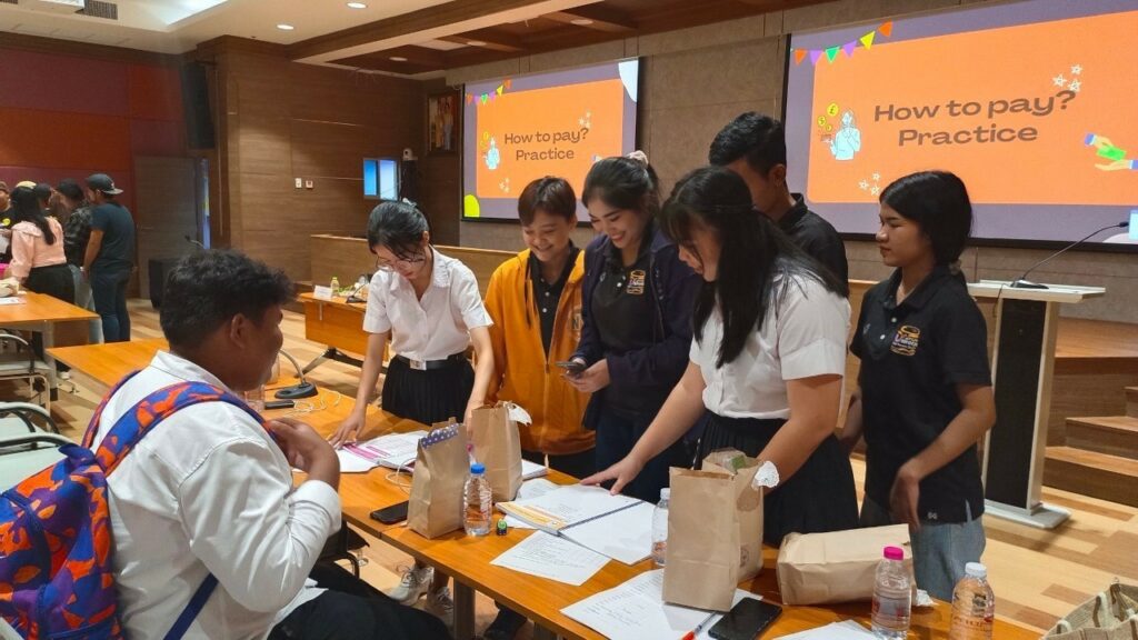 WUIC and CAS Organise Tha Sala Global Neighbour’s English for Restaurant Professionals Workshop for Restaurants in front of Walailak University