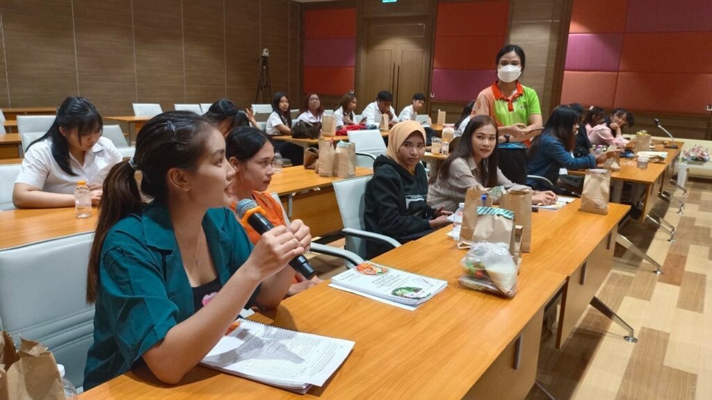 WUIC and CAS Organise Tha Sala Global Neighbour’s English for Restaurant Professionals Workshop for Restaurants in front of Walailak University