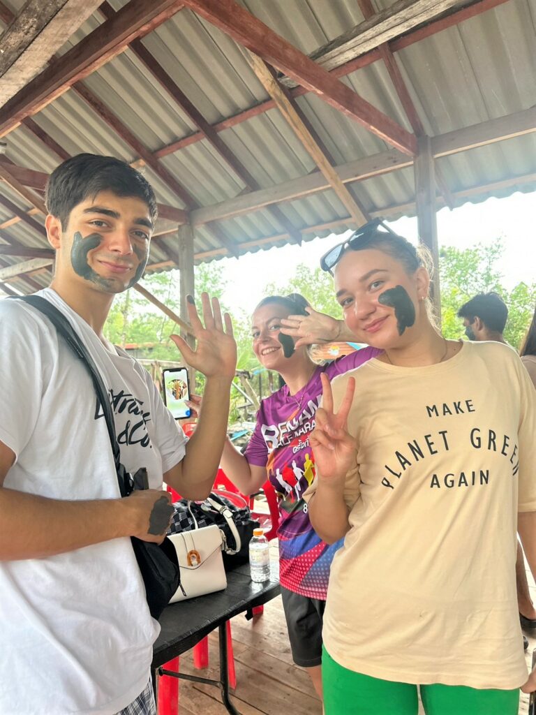 WUIC Embraces Eco-Consciousness in "WUIC Smile at Banlaem Community"