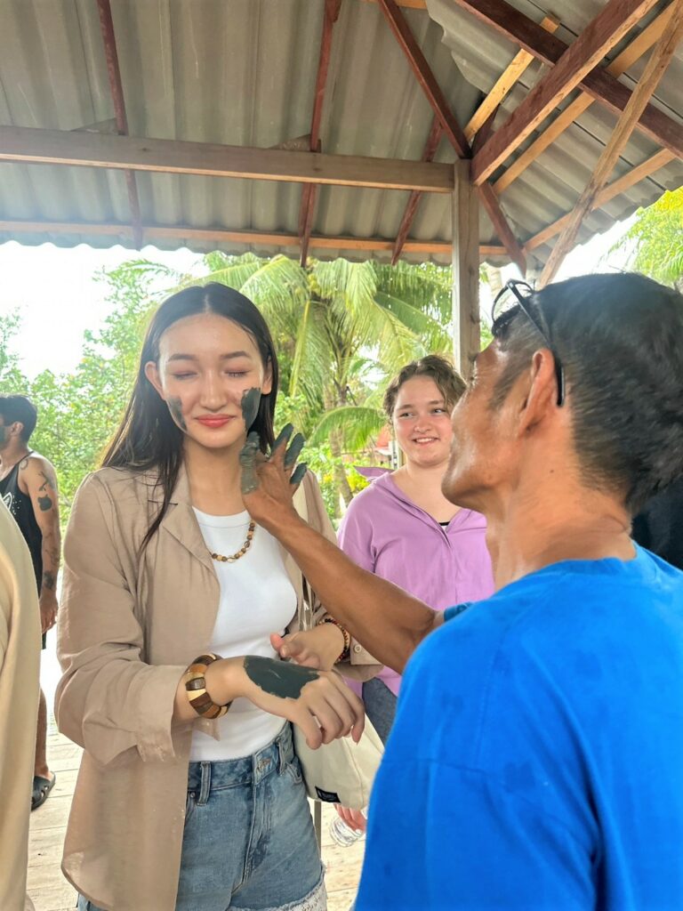 WUIC Embraces Eco-Consciousness in "WUIC Smile at Banlaem Community"