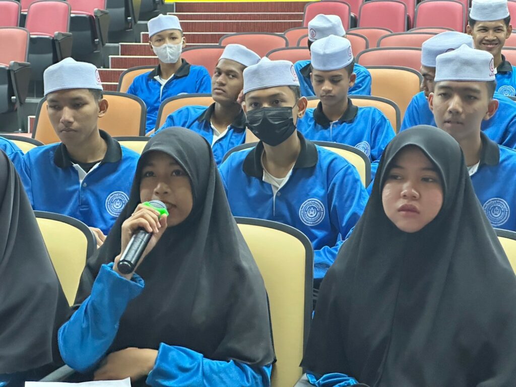 Walailak University International College Hosts One-Day English Camp to Upskill High School Students from Panya Saratham Munnithi School
