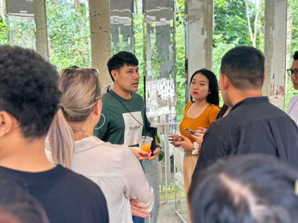 WUIC Students Gain Real-World Insights on Business and Management Through Local Community Field Trip