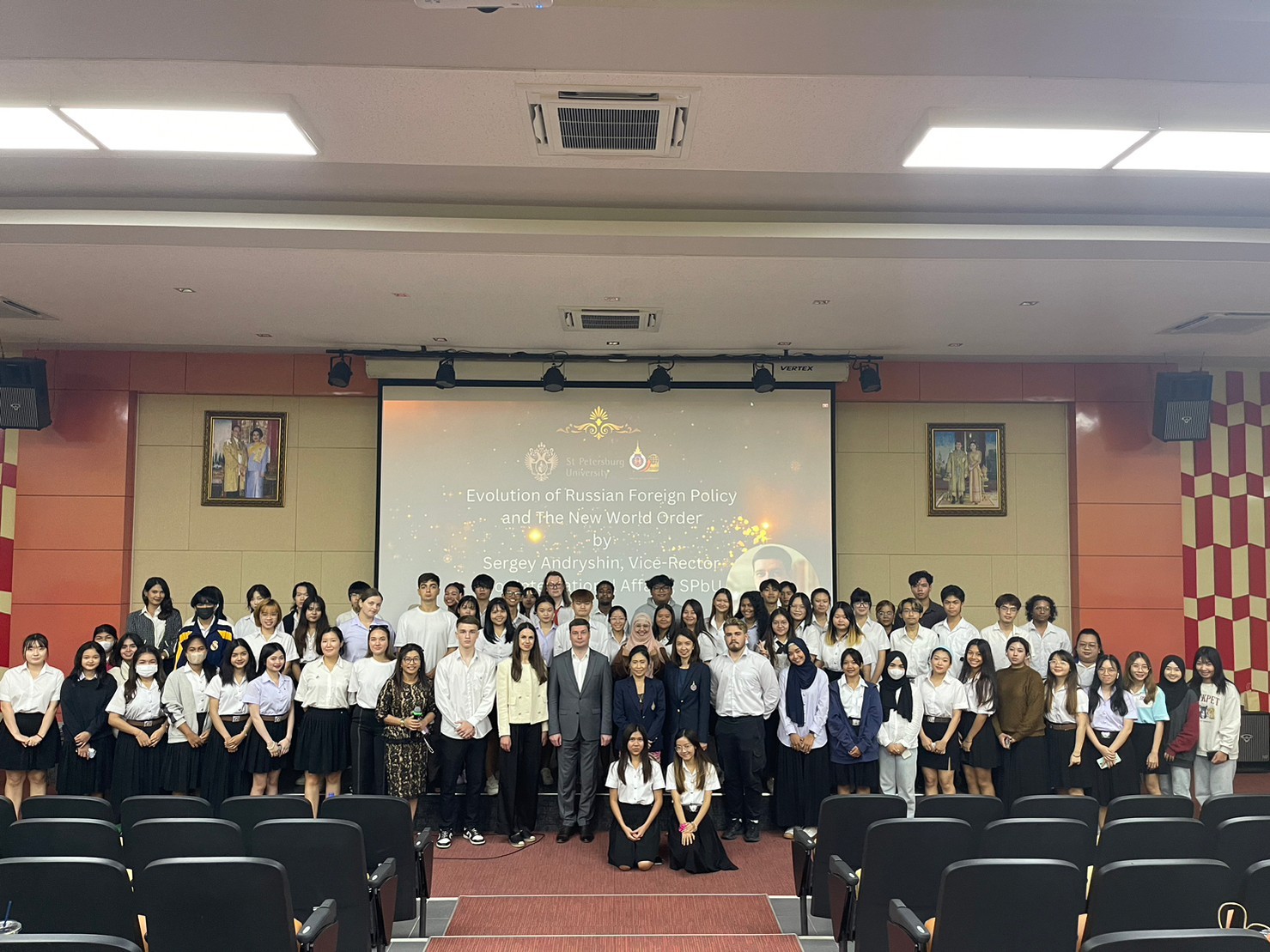 WUIC Students Gain Real-World Insights on Business and Management Through Local Community Field Trip