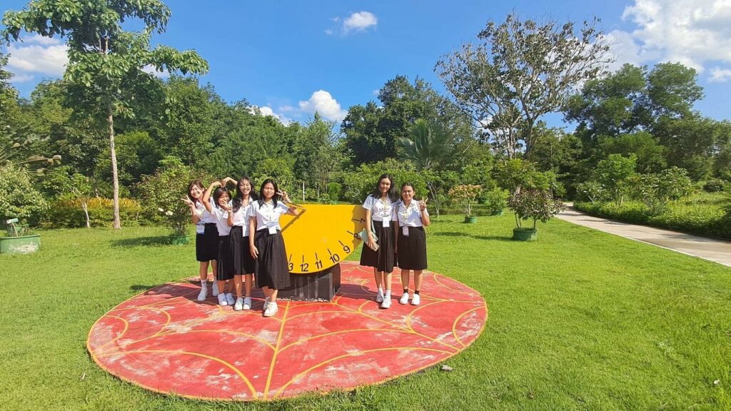WUIC Smiles and Campus Tour: An Unforgettable Afternoon at Walailak Botanic Park and Winter Flowers Exhibition