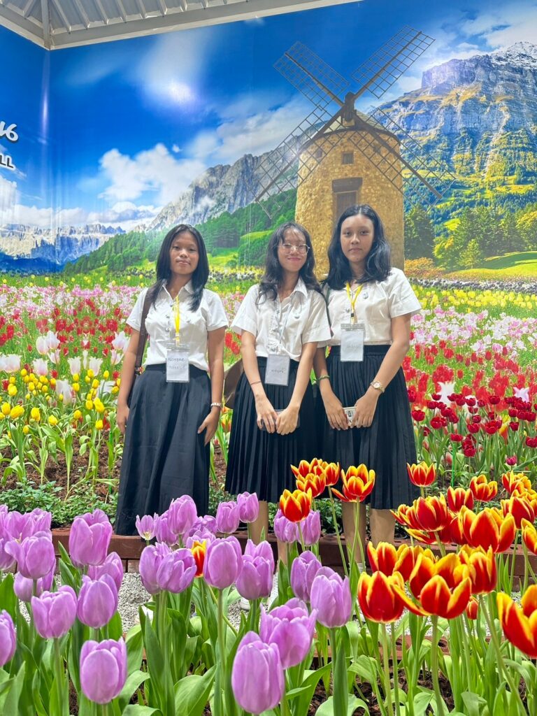 WUIC Smiles and Campus Tour: An Unforgettable Afternoon at Walailak Botanic Park and Winter Flowers Exhibition