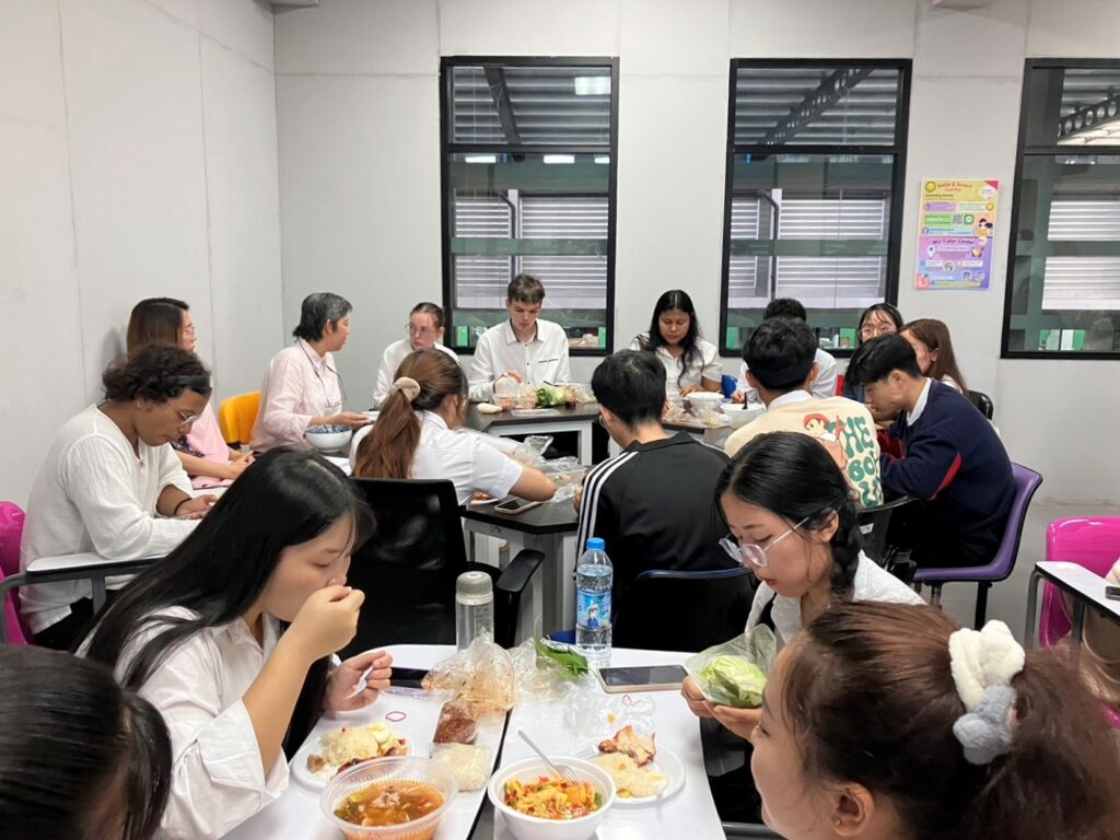 WUIC Smile and Smart Center Hosts WUIC Students Meet Advisor and Assistant to the President Event