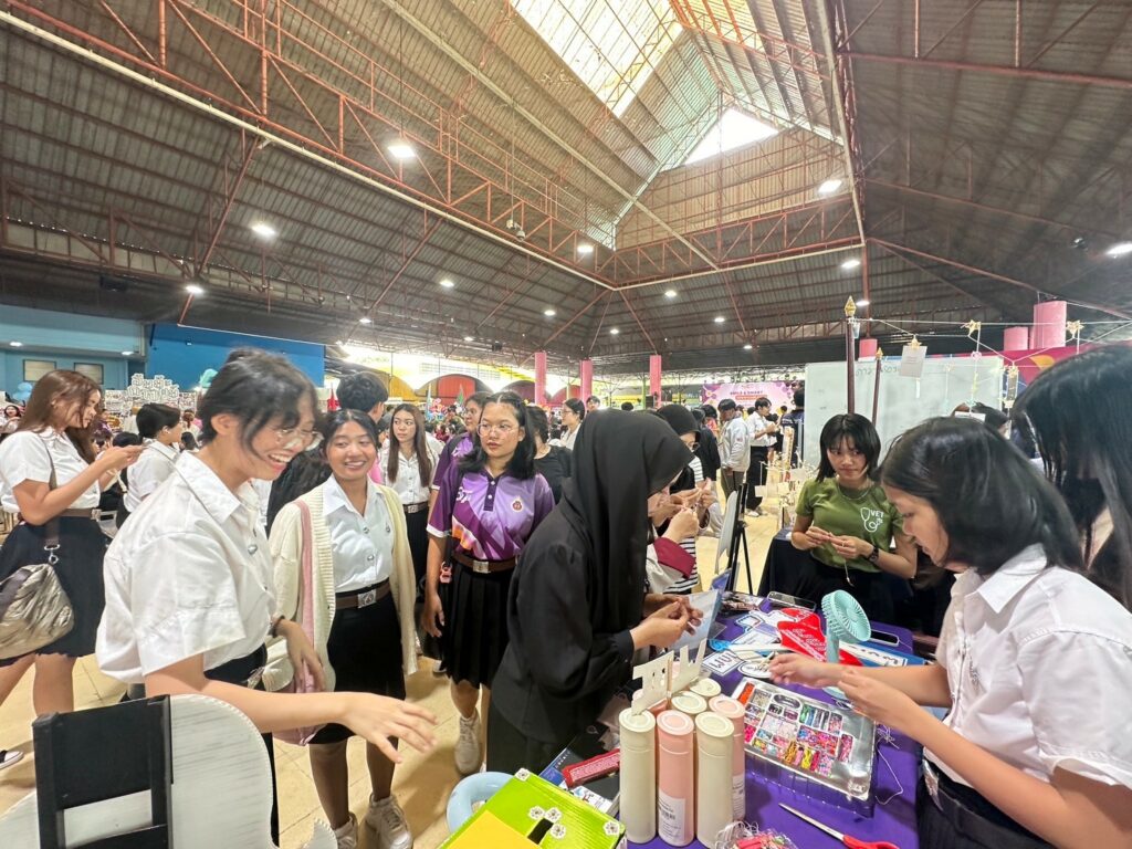 WUIC Lecturers and Students Shine at Smile & Smart Showcase 2024: Inspiring Minds, Igniting Ideas