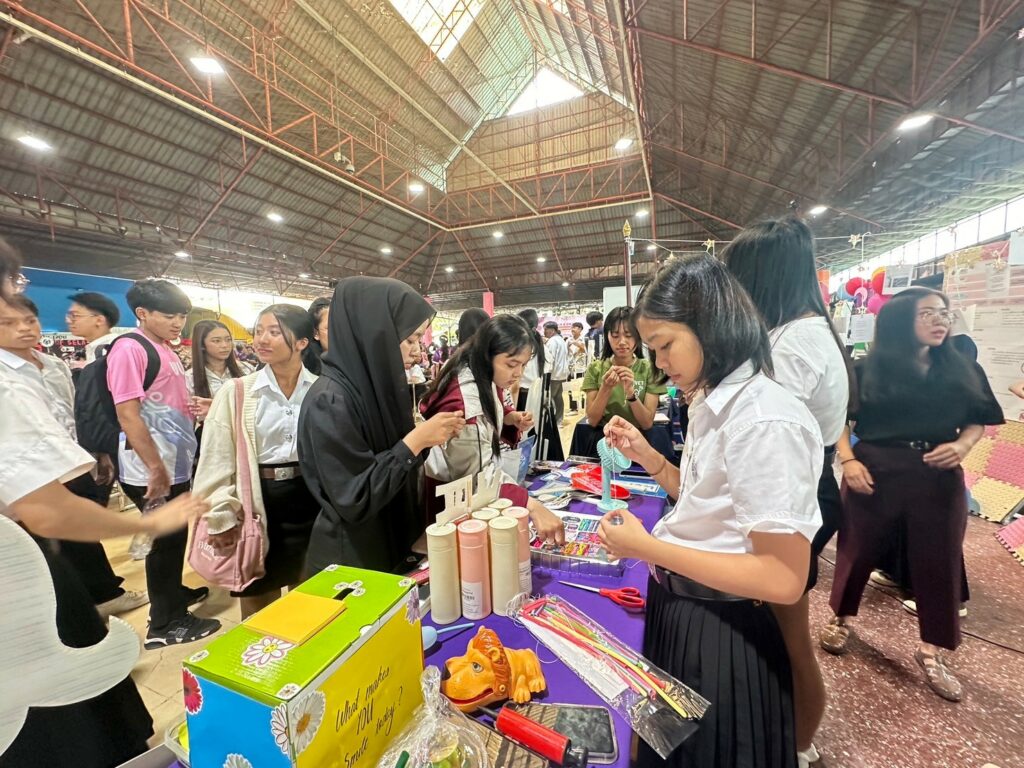 WUIC Lecturers and Students Shine at Smile & Smart Showcase 2024: Inspiring Minds, Igniting Ideas