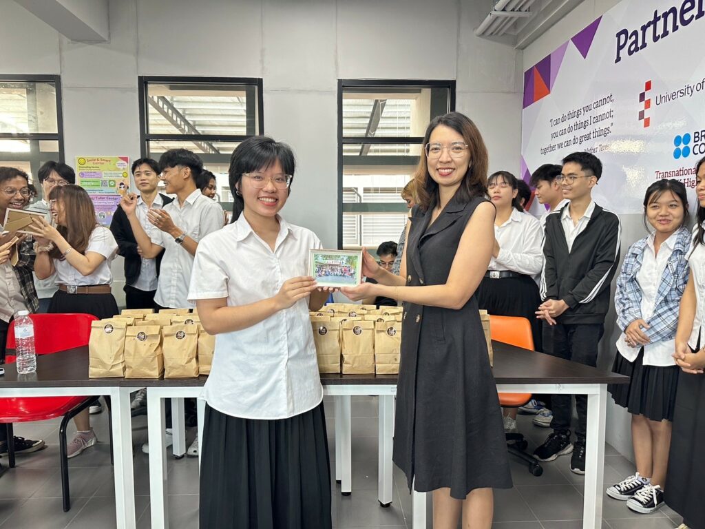 WUIC SMILE and SMART Center Hosts Farewell for 14 Outbound Exchange Students