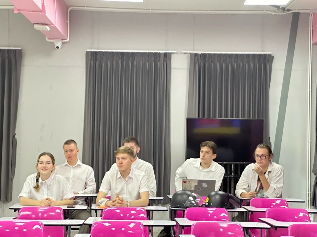 WUIC Hosts Orientation to Welcome Exchange Students from Russia and Germany