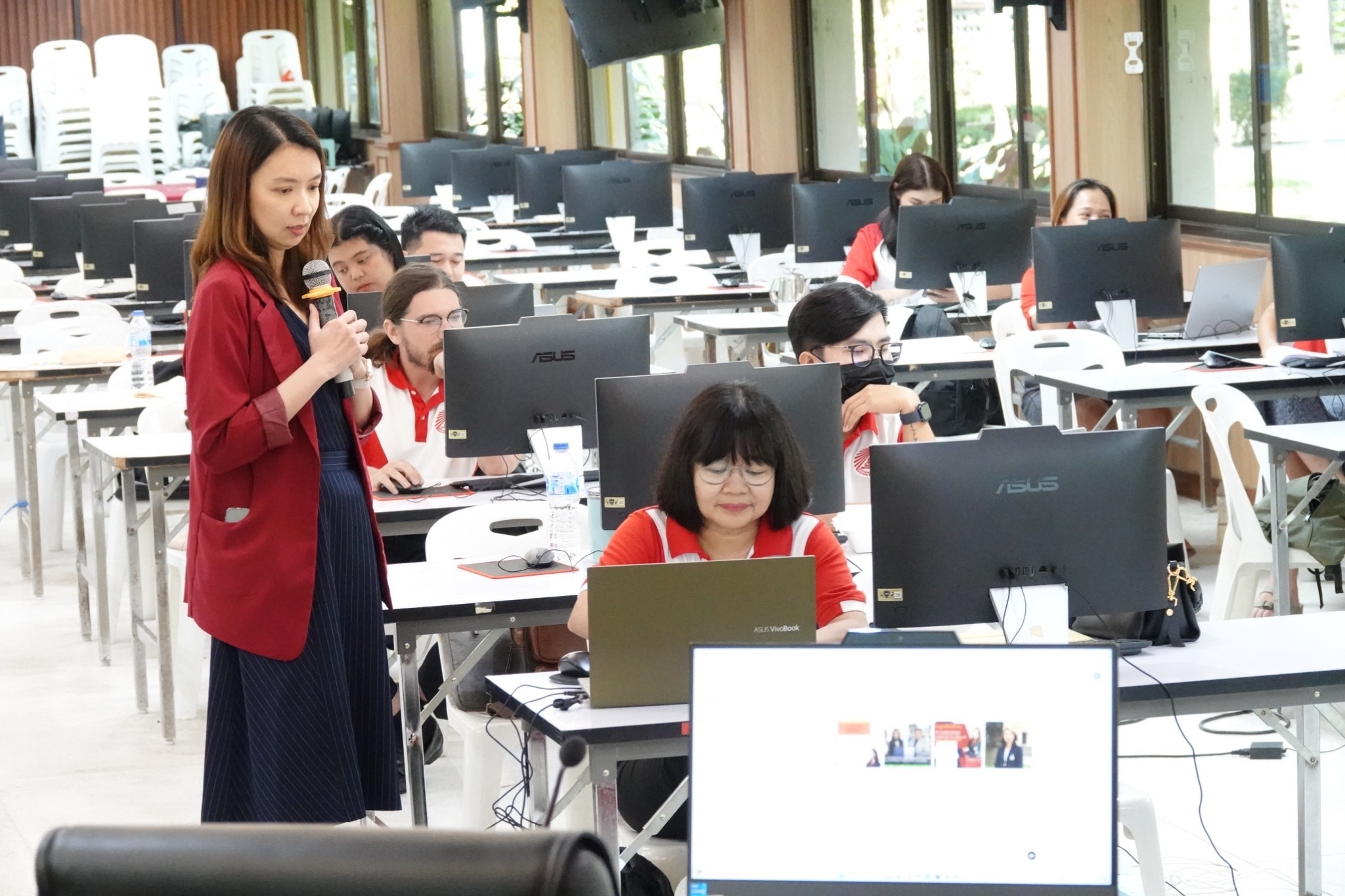 Dr. Suchita Manajit Conducts Special Training on AI Practical Applications in Modern Education at Benjamarachutit School