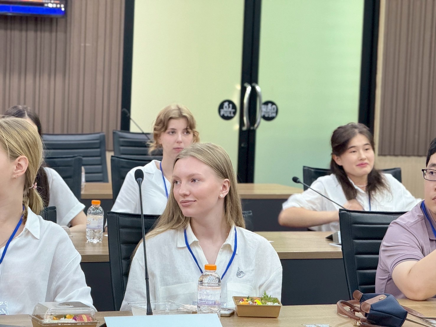 Russian Exchange Students Share Their First Impressions of WU 