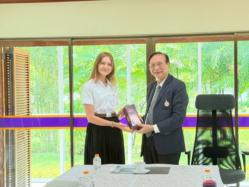 WUIC Exchange Student Welcome Lunch with the President