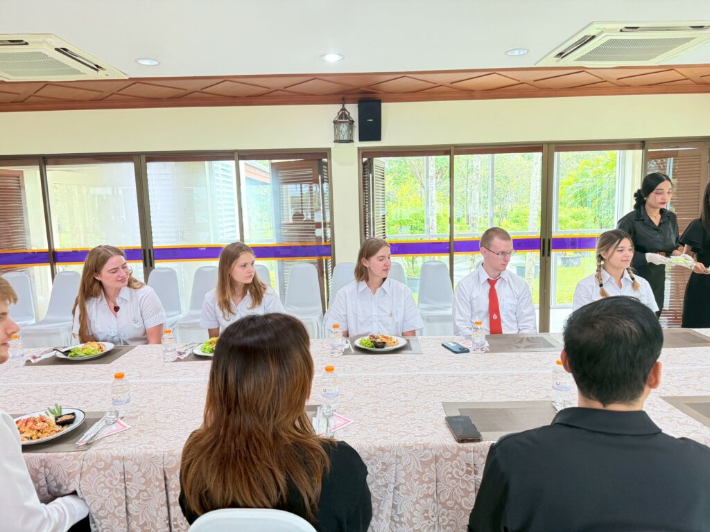 WUIC Exchange Student Welcome Lunch with the President